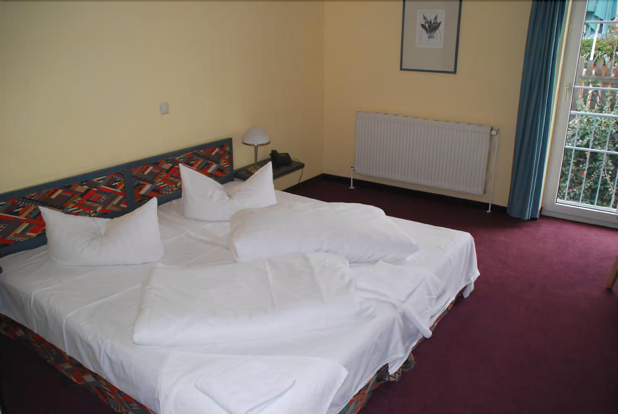 Hotel Lindenberger Hof Аренсфельде Екстер'єр фото