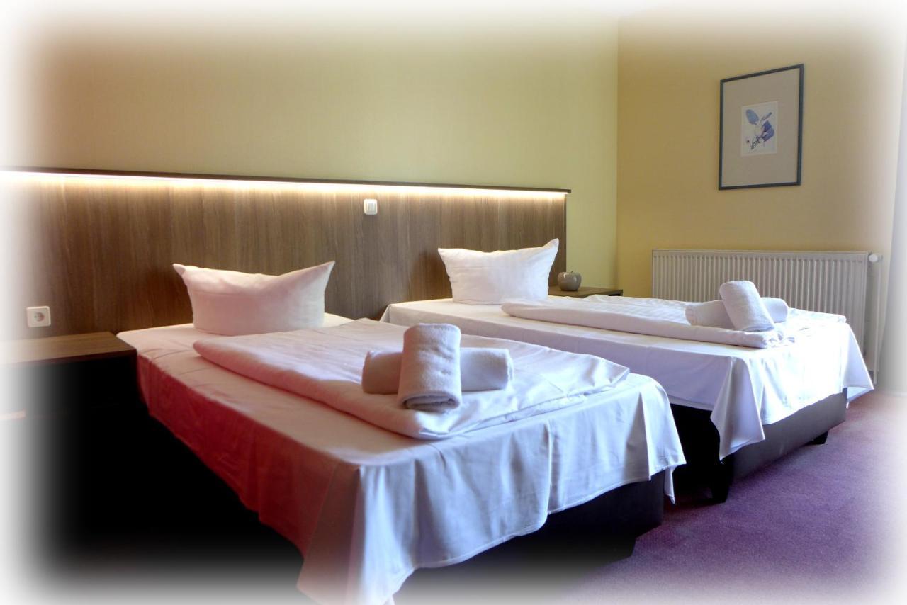 Hotel Lindenberger Hof Аренсфельде Екстер'єр фото